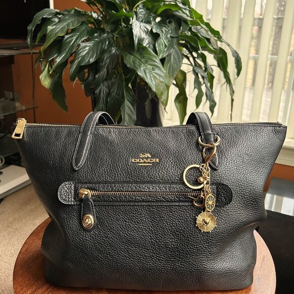 New HEARTS and HEARTS Bag Charm Gold Tone 💕 - Picture 4 of 7